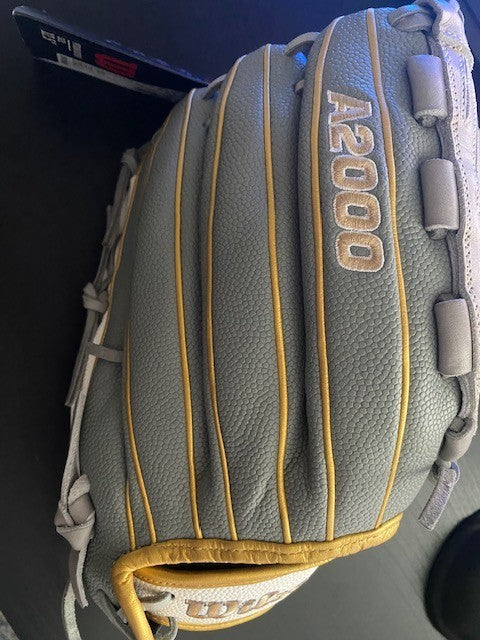 Wilson 12.5'' V125 A2000 Pro Stock Fastpitch Glove LHT (Left Hand Throw)1